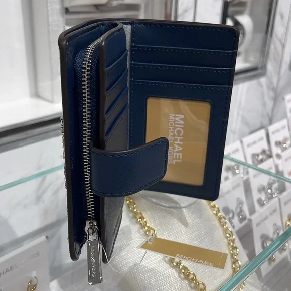 Michael Kors Jet Set Medium Two-Tone Logo Bifold Wallet
Navy Multi 
NWT - Picture 13 of 16